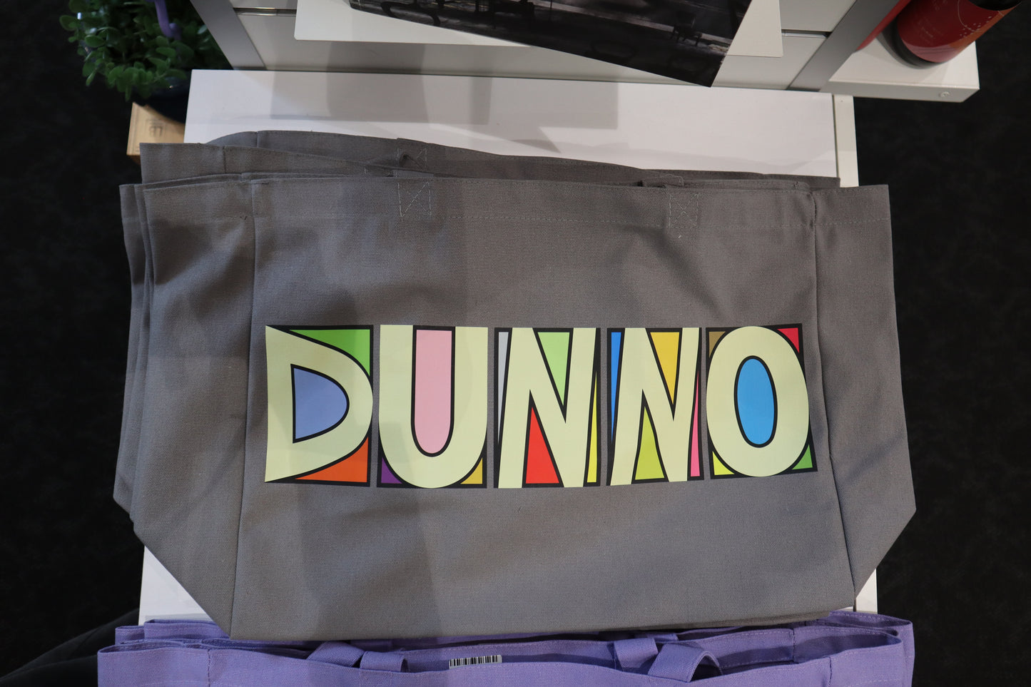 DUNNO totes